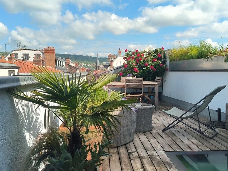 Terrasse avec vue dégagée du triplex à Vichy centre
